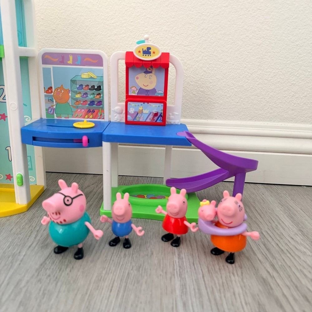 Peppa Pig Shopping Mall Playset with Figures Working Elevator - Picture 2 of 4